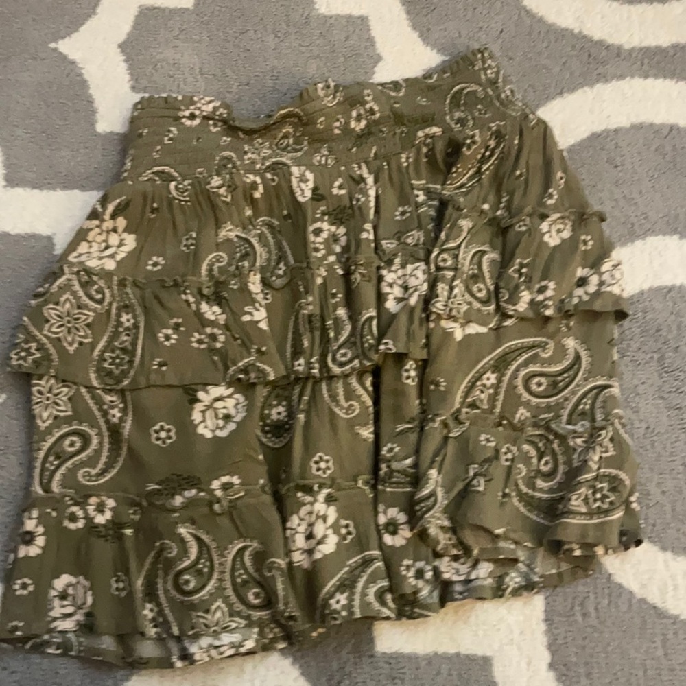 size small arie green skirt. never worn with tags